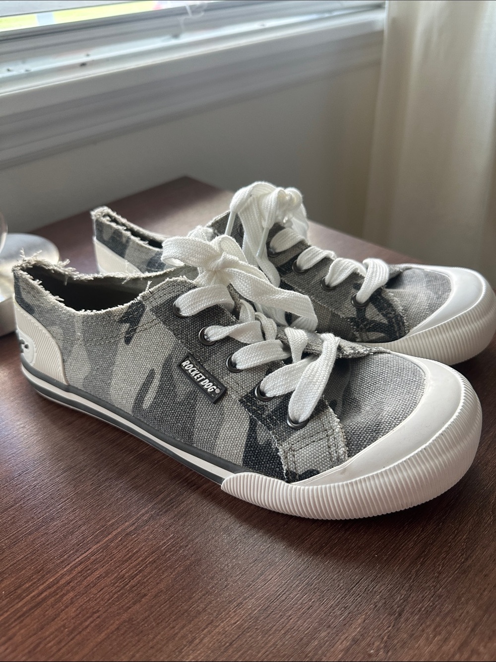 Rocket Dog Low-Top Canvas Sneakers in Gray and White